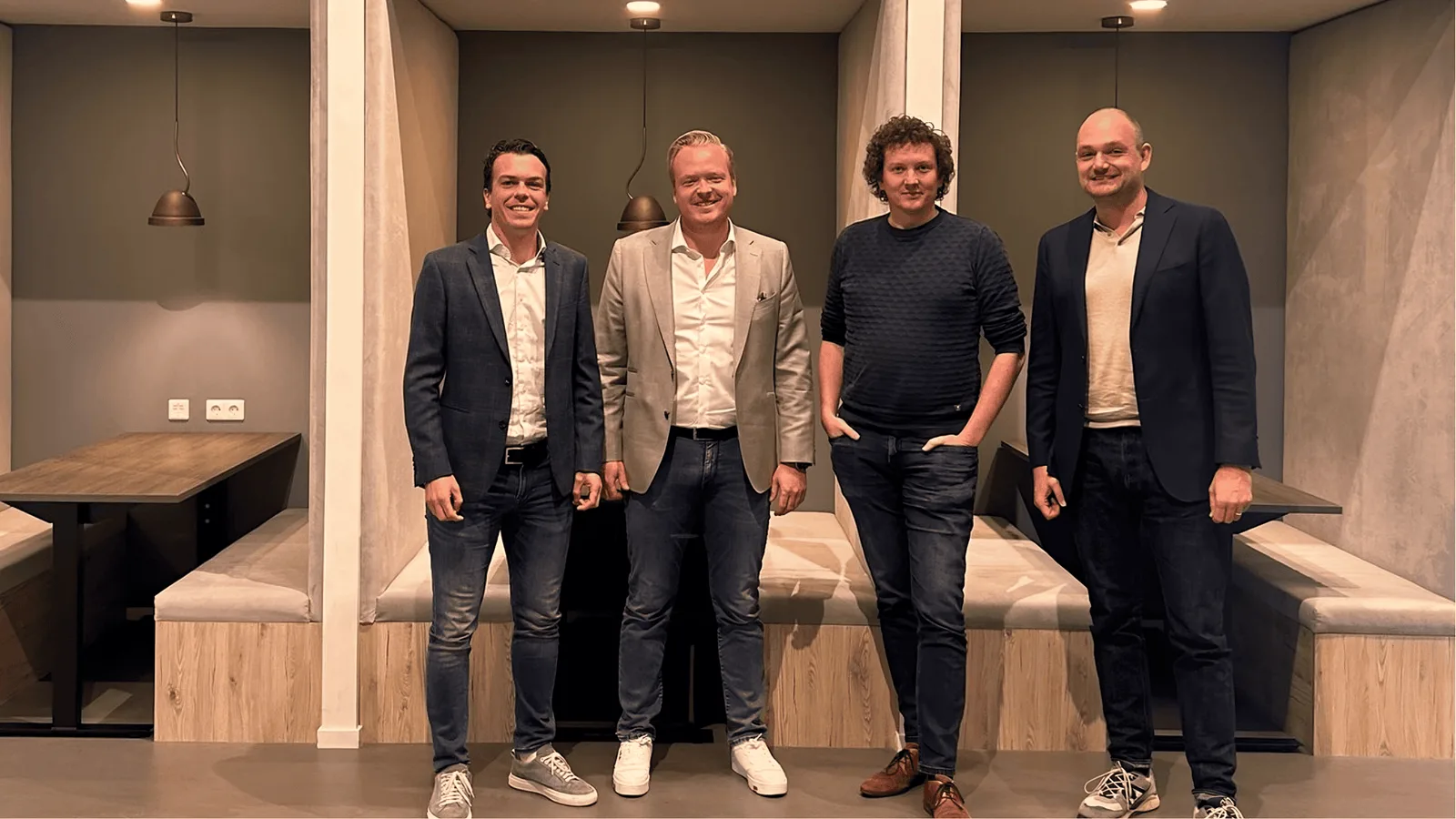 Vijf mensen van Korton en Nedscaper bij de aankondiging van de samenwerking