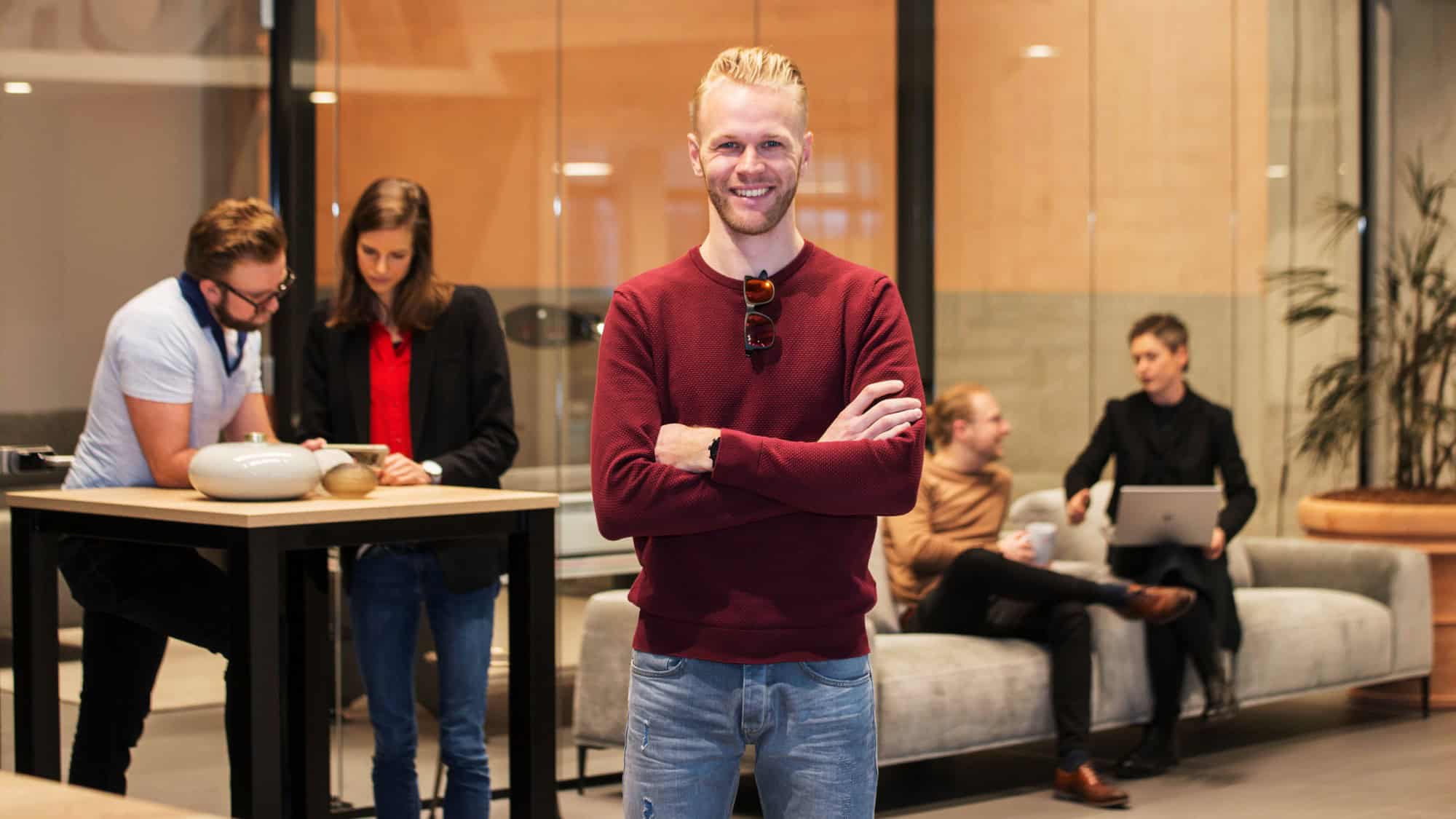 Een groepsfoto van het team in de kantine